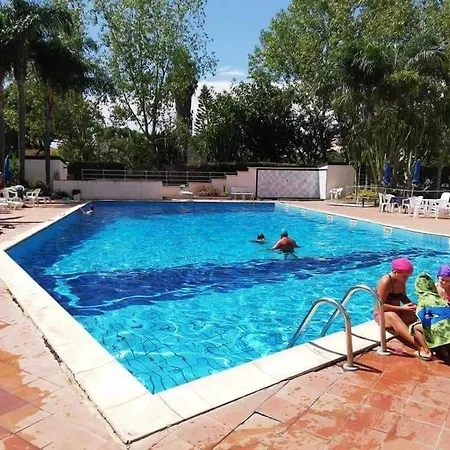 Bouganville شقة كالاتابيانو