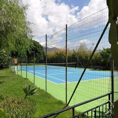 Bouganville شقة كالاتابيانو