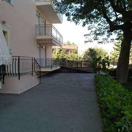 شقة Bouganville كالاتابيانو