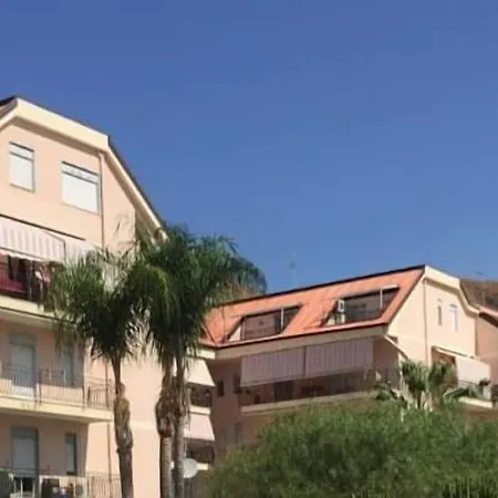 Bouganville شقة كالاتابيانو